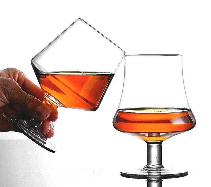 Verre à whisky sur pied