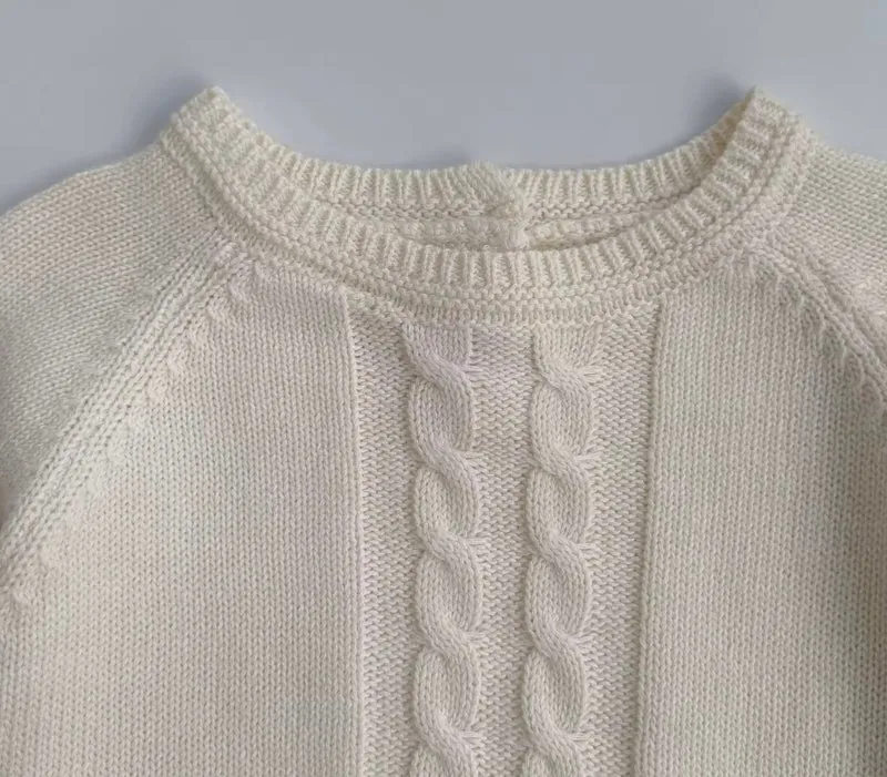 Chandail fille en tricot ivoire avec torsades – Automne-Hiver