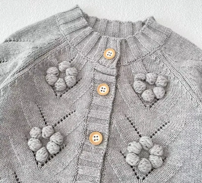 Cardigan Marguerite en tricot gris pour fille – Automne-Hiver