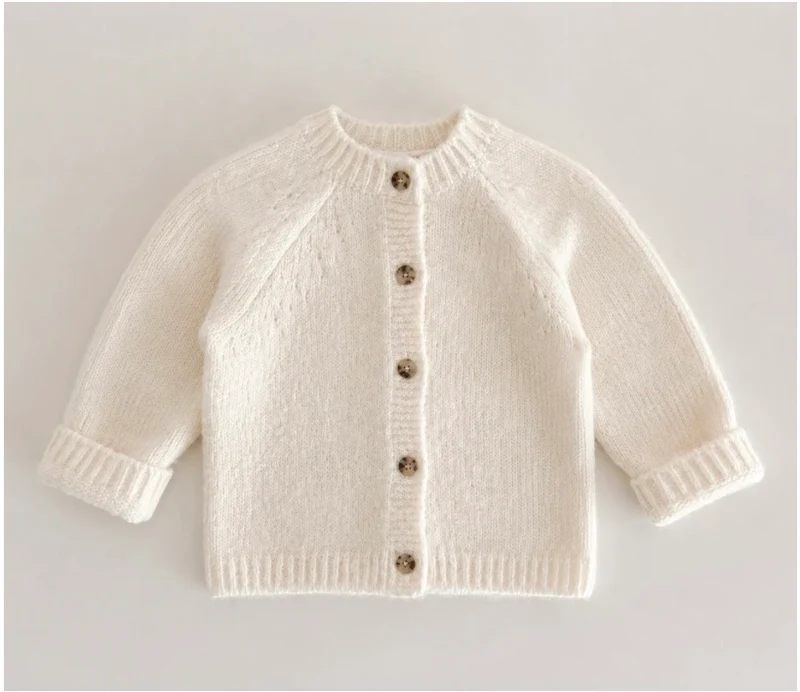 Cardigan intemporel ivoire en tricot pour bébé et fille – Automne-Hiver
