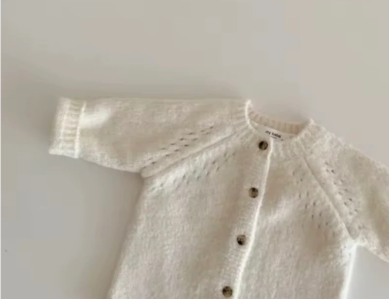 Cardigan intemporel ivoire en tricot pour bébé et fille – Automne-Hiver
