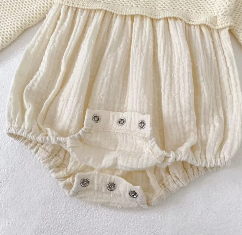 Barboteuse bébé fille en coton et tricot ivoire – Automne-Hiver