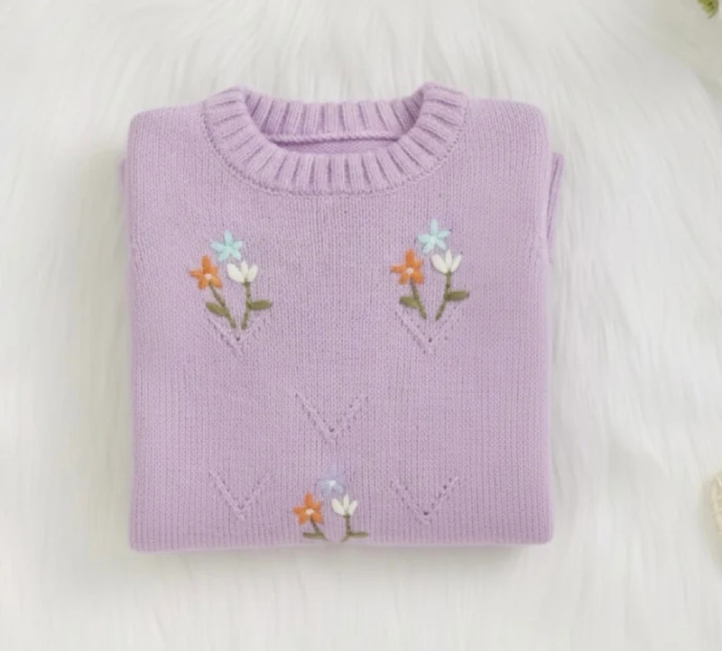 Combinaison bébé fille en tricot doux lilas brodée