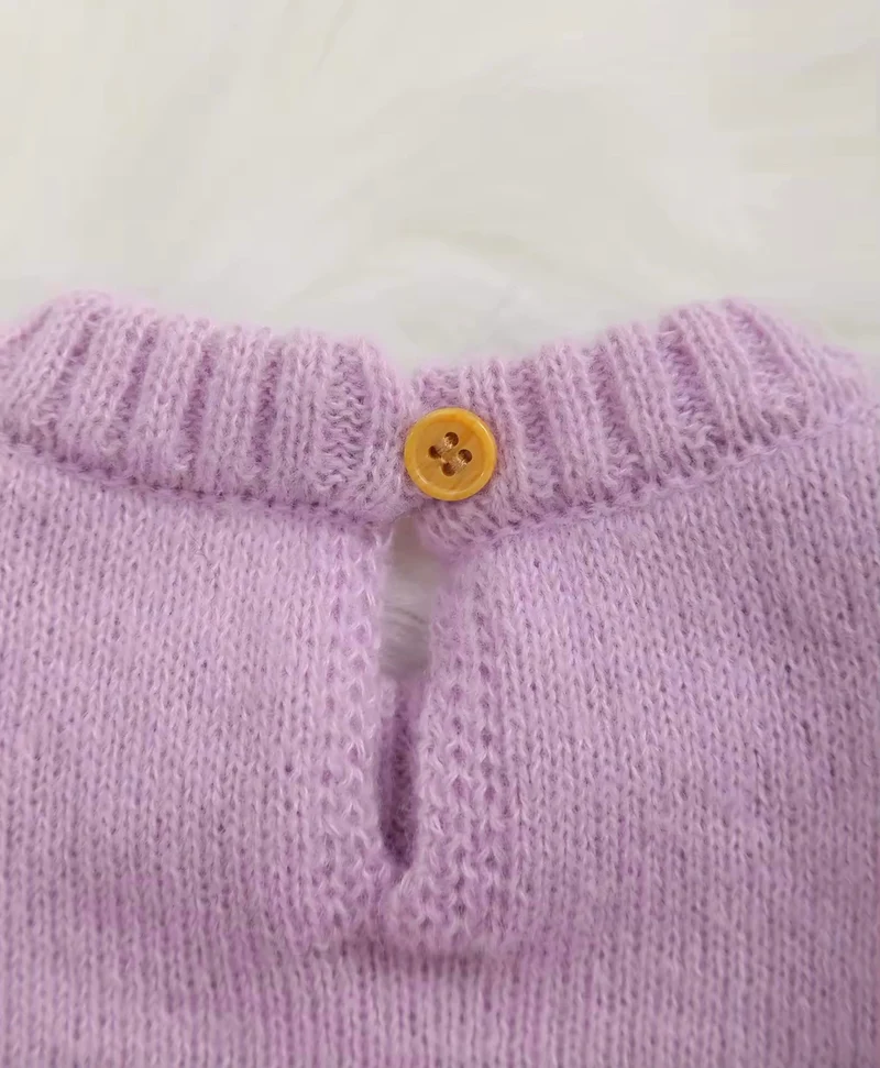 Combinaison bébé fille en tricot doux lilas brodée