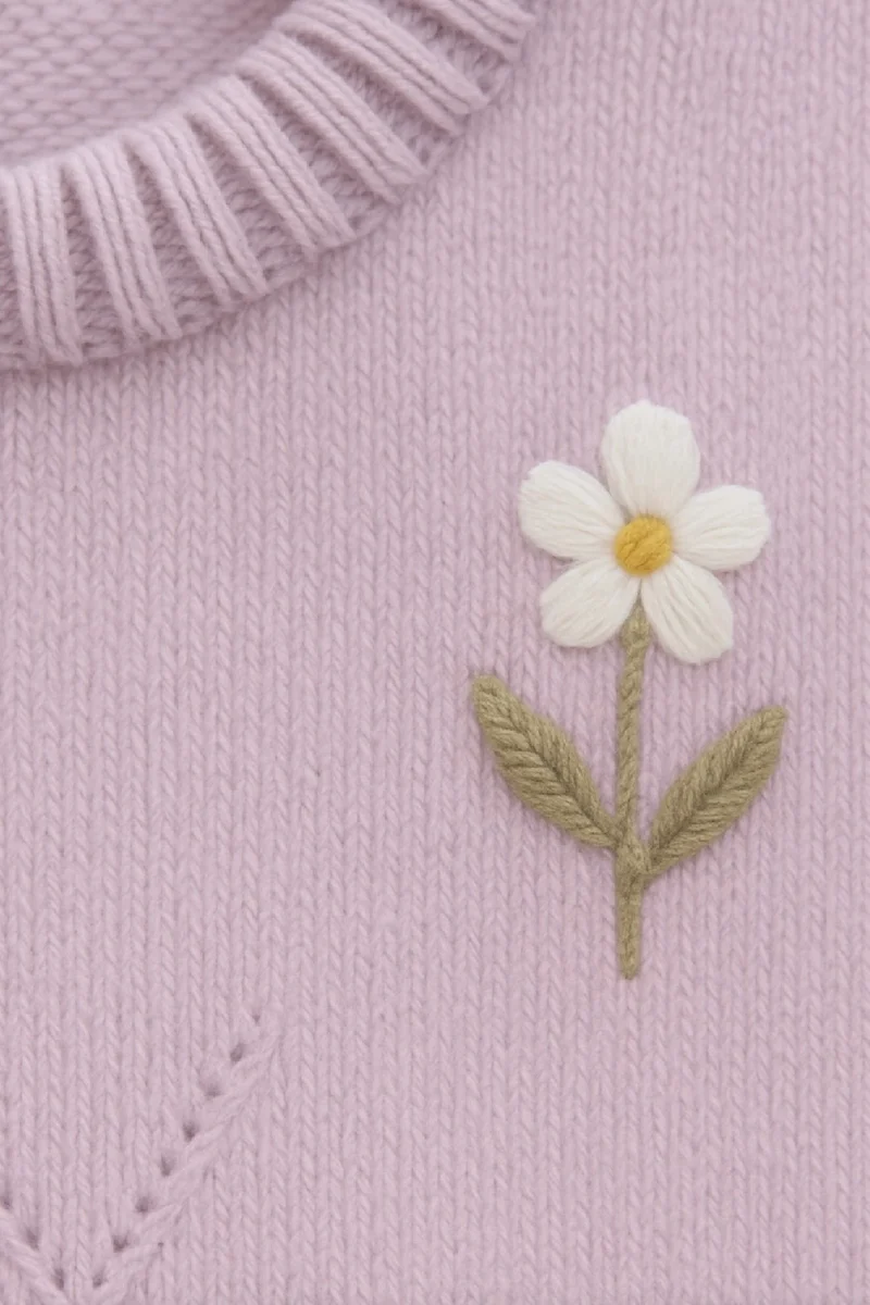 Combinaison bébé fille en tricot doux lilas brodée