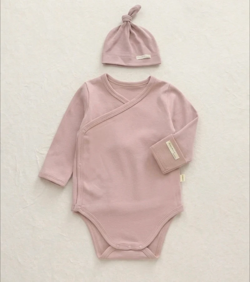 Grenouillère pour bébé avec bonnet en coton bio