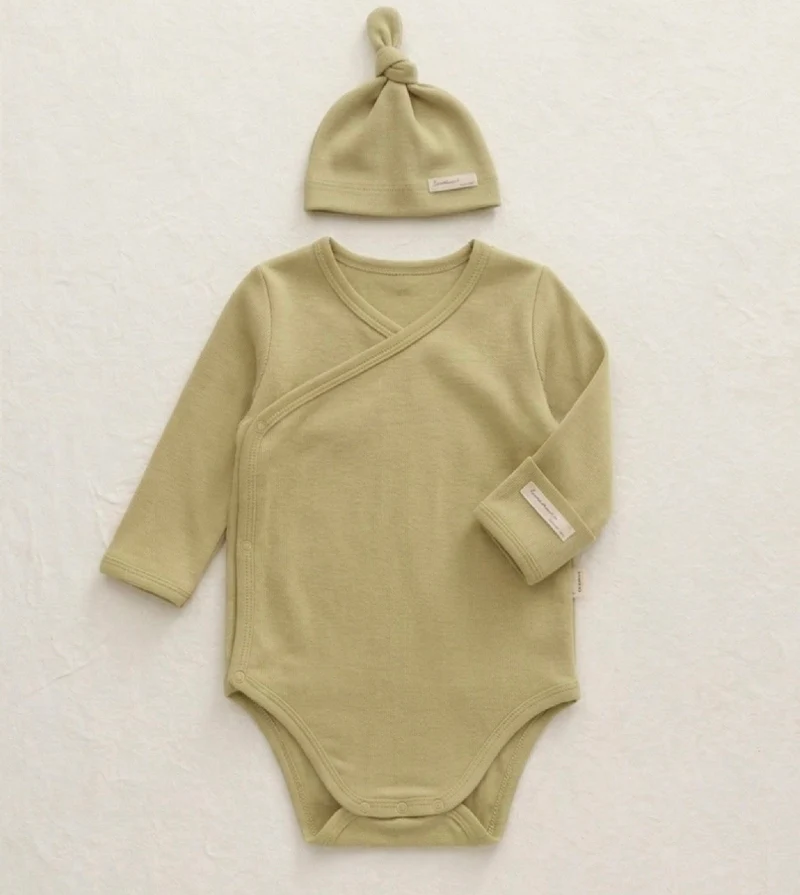 Grenouillère pour bébé avec bonnet en coton bio