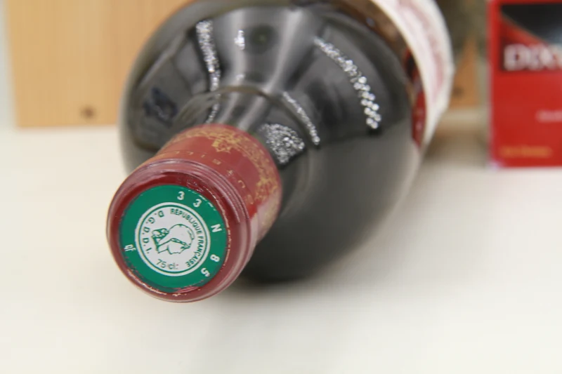 - Chateau Cos D'Estournel Grand Cru Classé de Saint Estèphe. 2002. 75cl