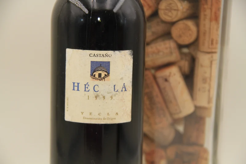 Hecula **1999 ** Yecla Castano Espana