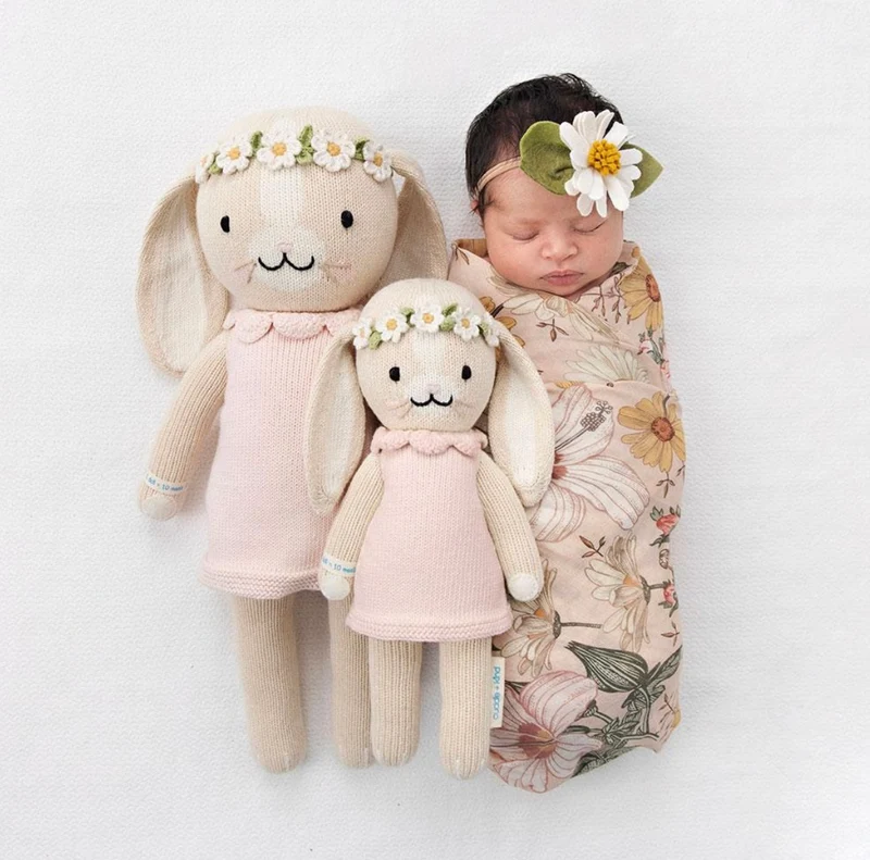 Peluche faite mains - Hannah le lapin rose - Cuddle + Kind -