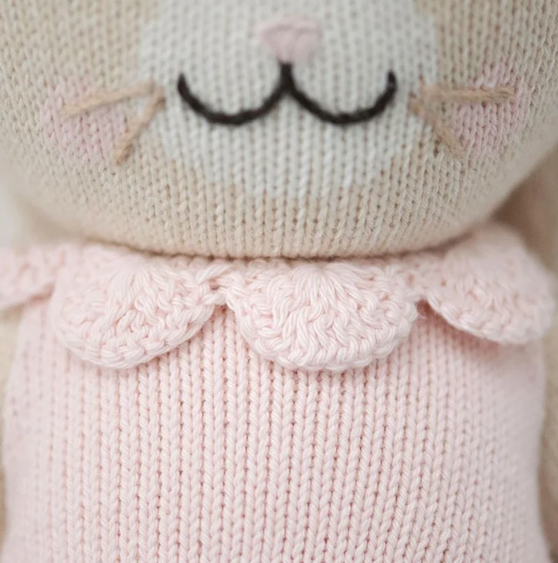 Peluche faite mains - Hannah le lapin rose - Cuddle + Kind -