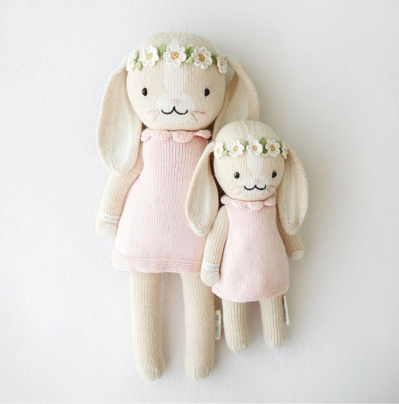 Peluche faite mains - Hannah le lapin rose - Cuddle + Kind -