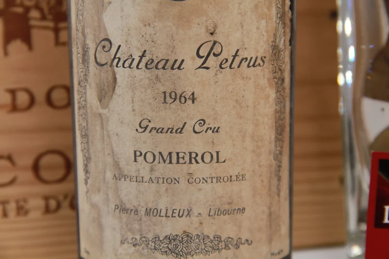 Château Pétrus Grand Cru Pomerol Millésime de Légende. 1964