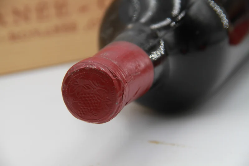 Château Pétrus Grand Cru Pomerol Millésime de Légende. 1964