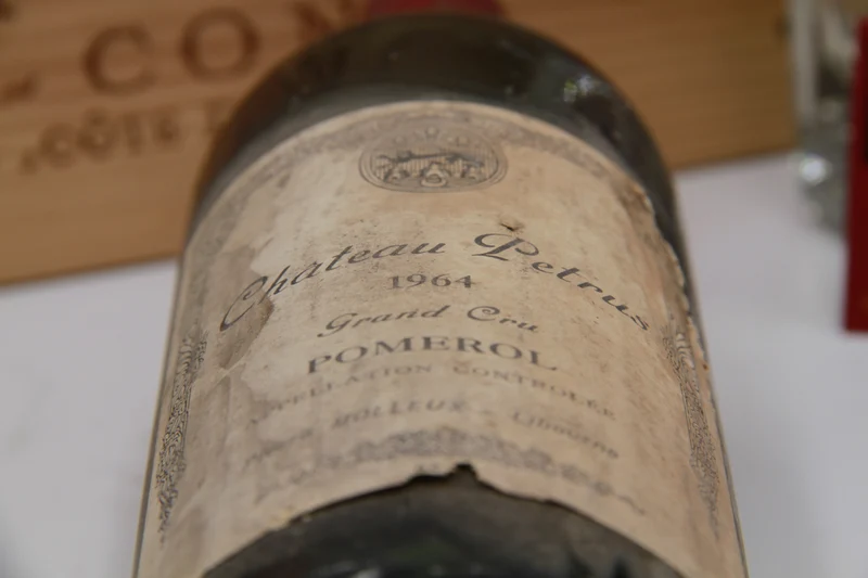 Château Pétrus Grand Cru Pomerol Millésime de Légende. 1964
