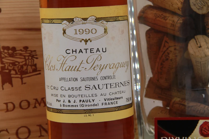 Château Clos Haut-Peyraguey. 1er Grand Cru Classé de Sauternes. 1990