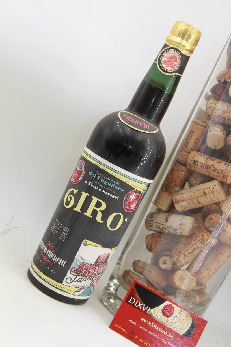 Moscato Cherchi Del Lugudoro. Sassari vielle bouteille annees 40