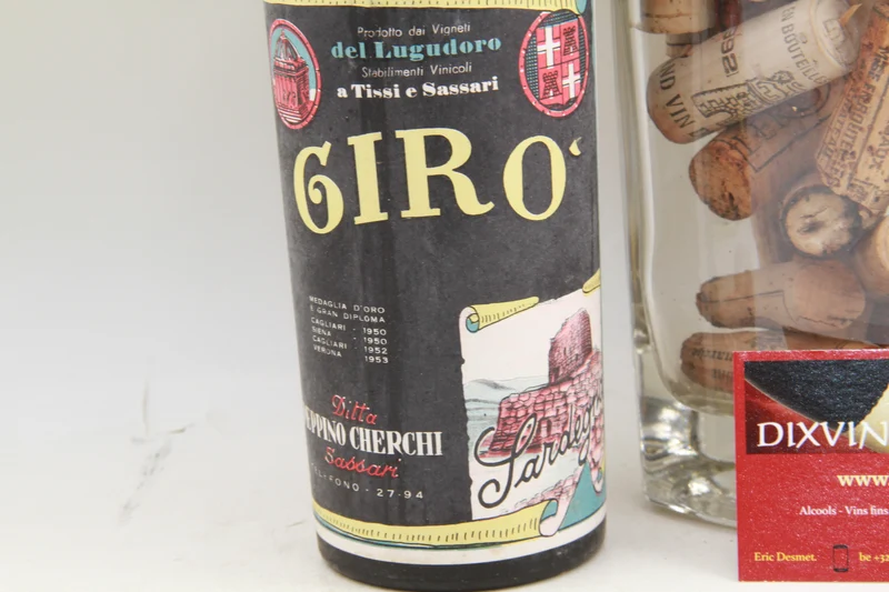 Moscato Cherchi Del Lugudoro. Sassari vielle bouteille annees 40