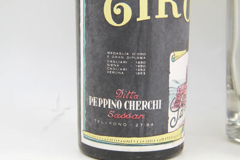 Moscato Cherchi Del Lugudoro. Sassari vielle bouteille annees 40