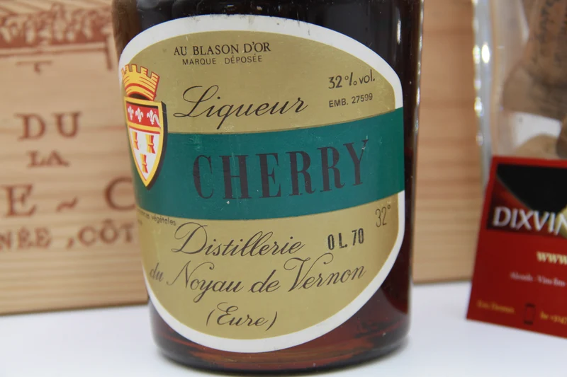Cherry Distillerie du Noyau de Vermon. .autour des années 80