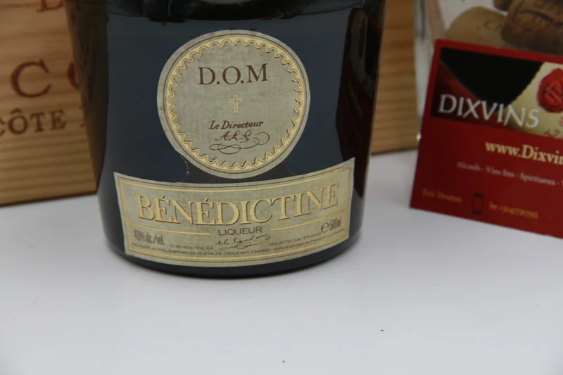 Bénédictine. ancienne bouteille