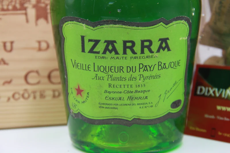Izarra 48°. bouteille de 1975