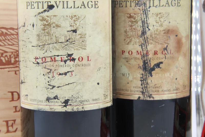 Chateaau Petit Village pomerol. 1993 lot 2 bouteilles