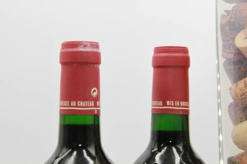 Chateaau Petit Village pomerol. 1993 lot 2 bouteilles