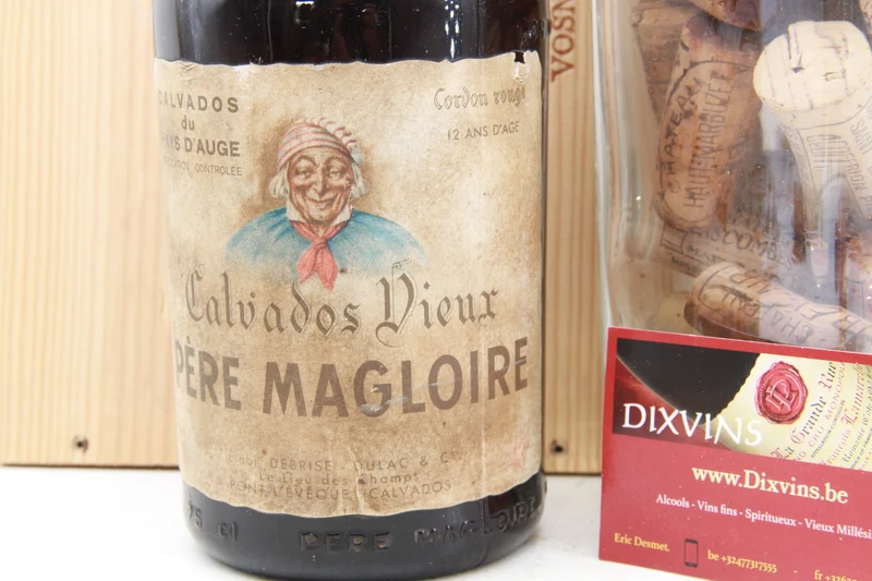 Calvados Vieux Père Magloire Vielle réserve ,Cordon Rouge 12 ans d age. +-70 ties