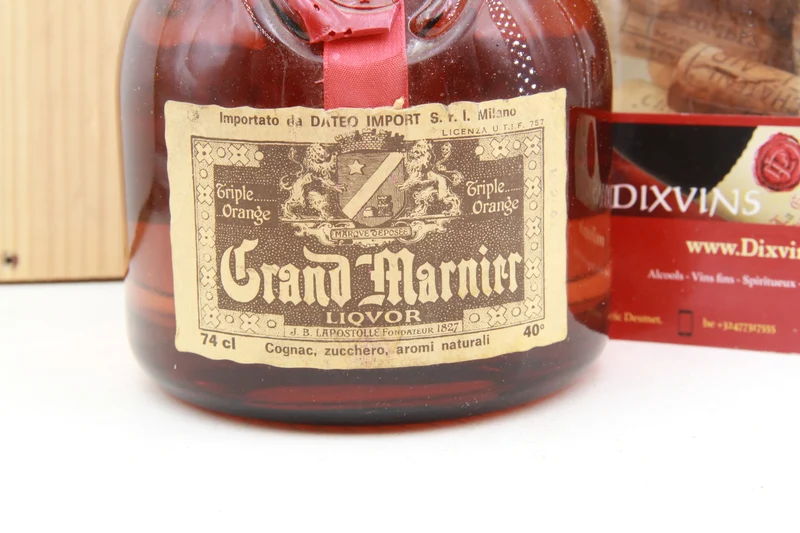 Grand Marnier Liqueur Cordon Rouge Lapostolle vielle bouteille des 80 ties