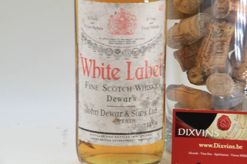 Whisky Dewars ** 1975 ** White Label 40%