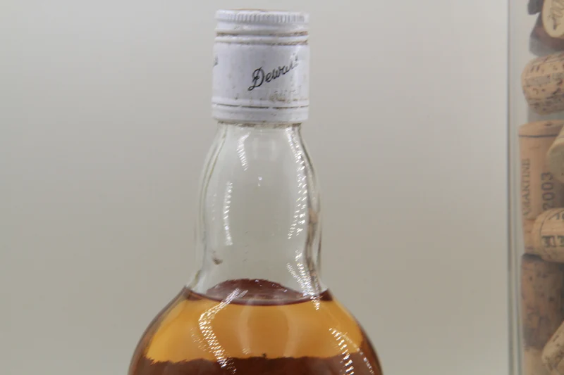 Whisky Dewars ** 1975 ** White Label 40%
