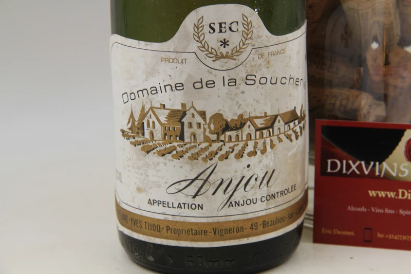 - Anjou "sec" Domaine de la Soucherie ** 1987 ** Domaine Yves Tijou