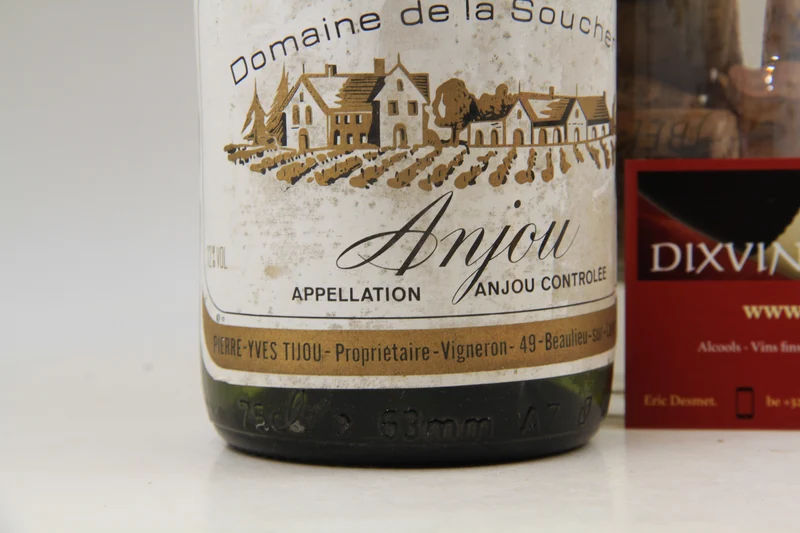 - Anjou "sec" Domaine de la Soucherie ** 1987 ** Domaine Yves Tijou