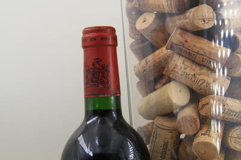 - Chateau Montrose ** 1999 ** Grand Cru Classé. Saint Éstephe
