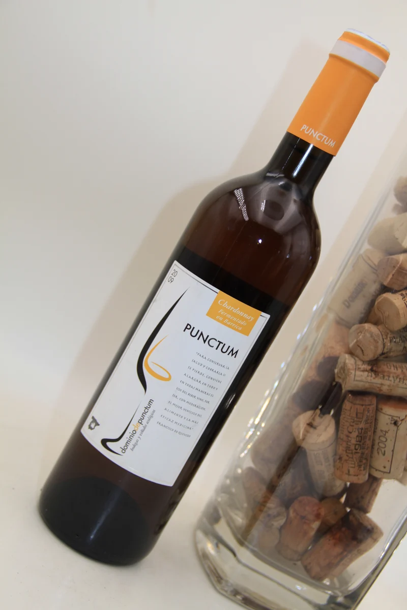 - Punctum. Chardonnay ** 2009 ** Castilla