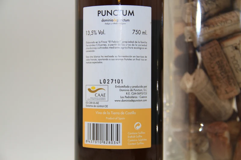 - Punctum. Chardonnay ** 2009 ** Castilla