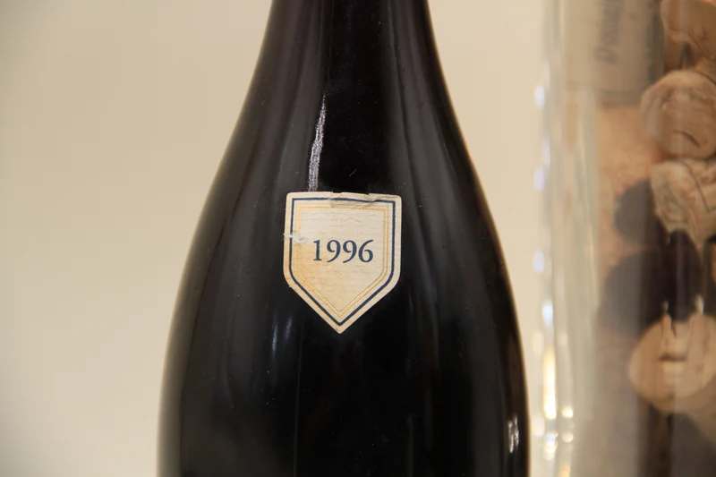 - Pommard 1er Cru " Les Pezerolles " ** 1996 ** Chateau De Puligny Montrachet