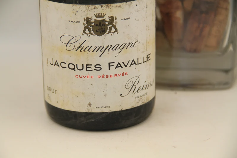 Champagne Jacques Favalle ** 70 TIES ** Brut