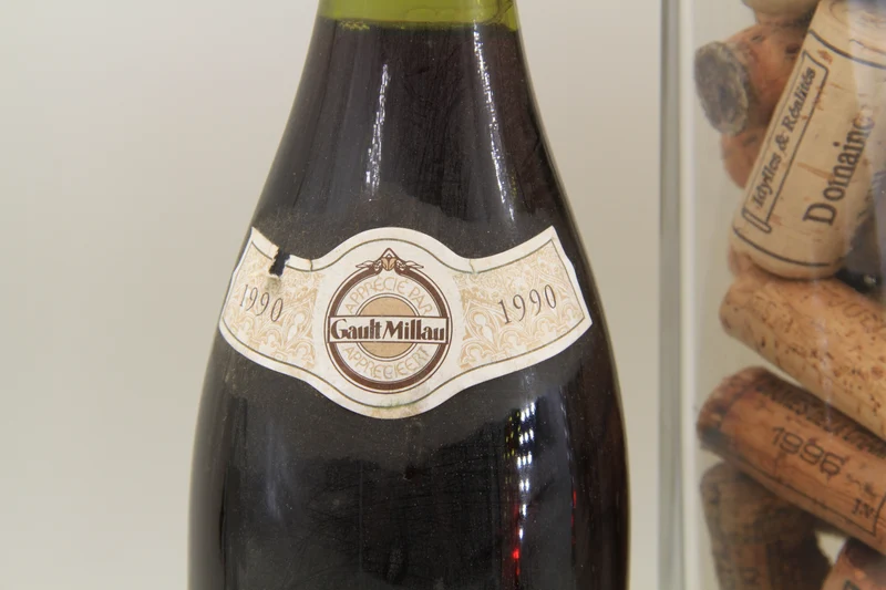 - Savigny Les Beaune ** 1990 ** Louis D'Armont