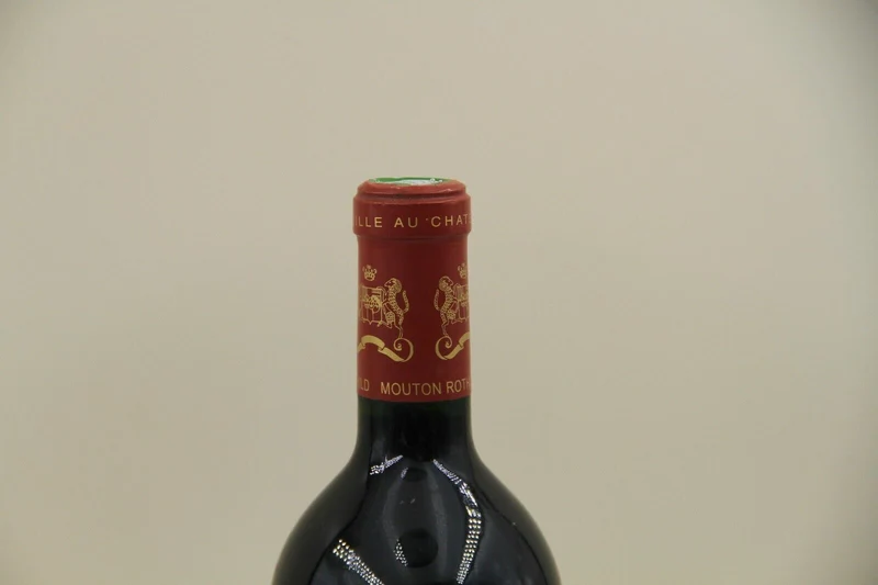 - Chateau Mouton Rothschild ** 2001 ** 1er Grand Cru Classé Pauillac