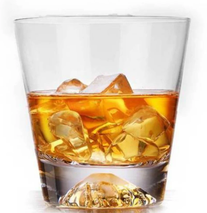 Verre à whisky "volcanique"