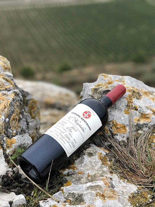 L'Hospitalitas AOP La Clape 2014 – Magnum avec Caisse Bois vin rouge