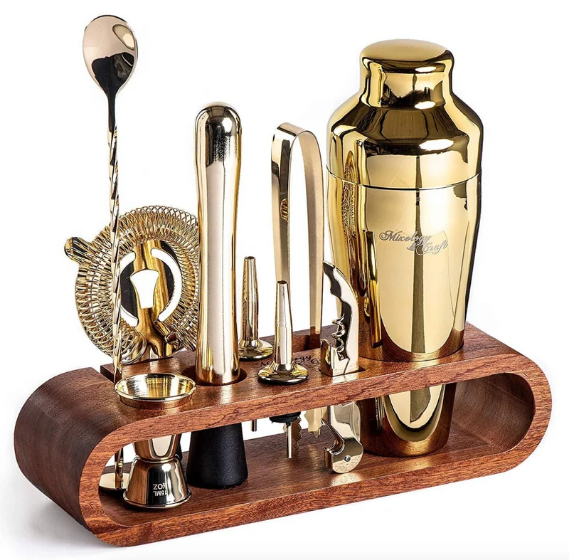Ensemble de shaker à cocktail doré avec support en acajou